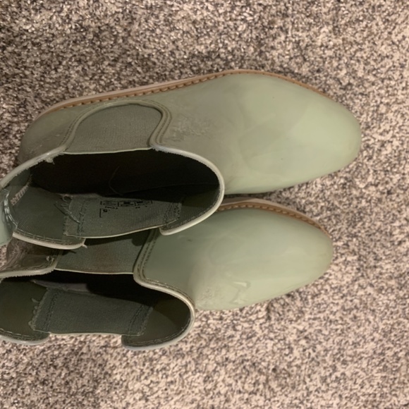 Women’s rain boots - Picture 2 of 2